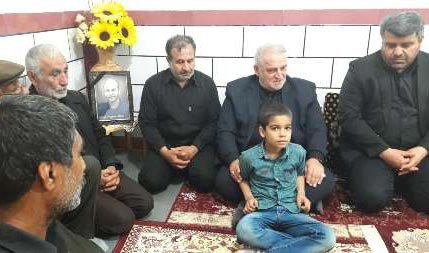 استاندار گلستان به دیدار خانواده سه نفر از جانباختگان حادثه معدن رفت