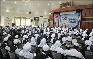 خدمات نظام جمهوری اسلامی به مدارس علوم دینی اهل سنت و تشیع یکسان است