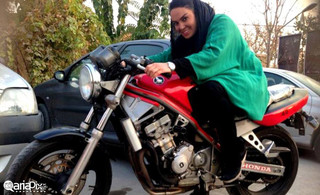 دختر فراری سوار بر موتور سیکلت دستگیر شد
