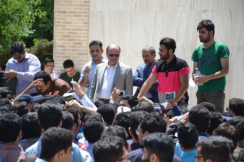 رییس دانشگاه یزد از دانشجویان عذرخواهی کرد 
