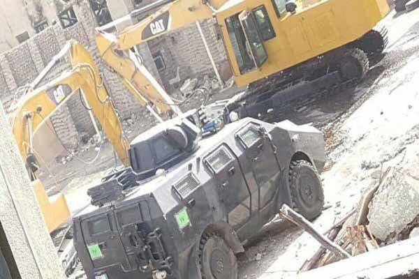 تخریب منازل زادگاه شیخ النمر از سوی نظامیان آل سعود
