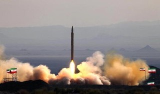 ایران در آستانه قرار دادن دو ماهواره در مدار زمین/ پرتاب ماهواره از سوی ایران اقدام پوششی برای برنامه های موشکی