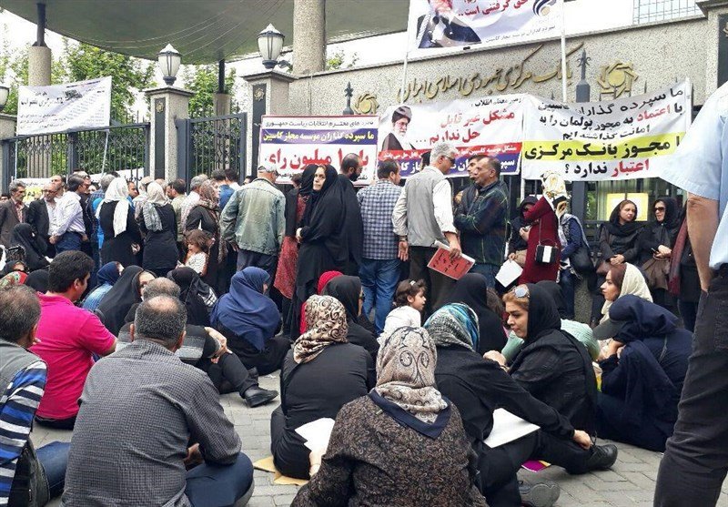 تجمعات پایان‌ناپذیر و دولتِ بی‌خیال/مالباختگان کاسپین: حقوق شهروندی ما تضییع شد+عکس 