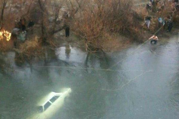 سقوط خودرو در رودخانه هراز ۲ کشته برجای گذاشت