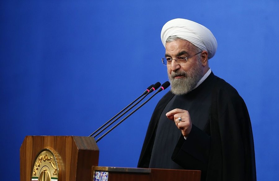 روحانی: با آتش زدن سفارت مشکل ریزگردها حل نمی‌شود/شعار مردم: ما که هوا نداریم، هنوز هواتو داریم...
