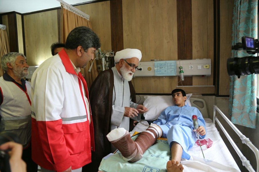 نماینده مقام معظم رهبری از بیماران زلزله زده بجنورد عیادت کرد