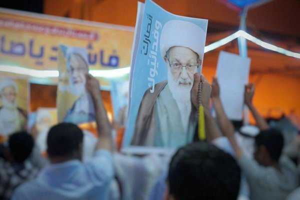 نمازگزاران مشهد در حمایت از «شیخ عیسی قاسم» راهپیمایی کردند