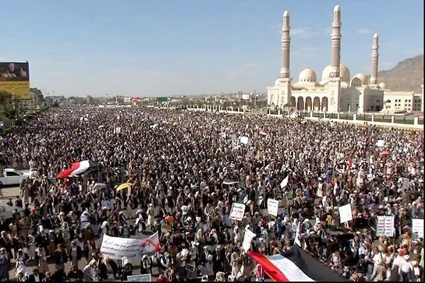 تظاهرات هزاران یمنی در صنعا علیه سیاست های آمریکا و سعودی ها
