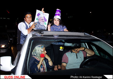 جشن و شادی مردم و هواداران روحانی نامزد پیروز انتخابات در مشهد