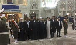 رئیس جمهور منتخب دوازدهم با آرمان‌های امام راحل تجدید میثاق کرد + عکس
