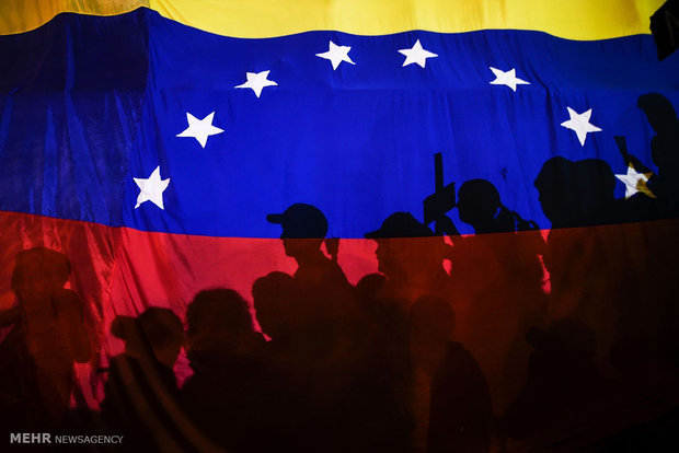 مخالفان دولت ونزوئلا هرگونه تهدید نظامی کشور خود را رد کردند
