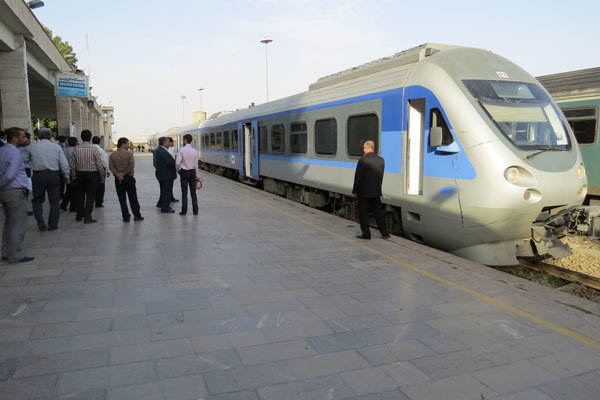۶۶ کیلومتر از پروژه راه آهن کرمانشاه ریل گذاری شد