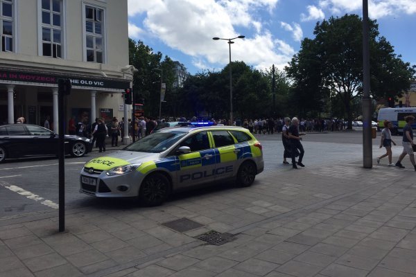 تئاتر مرکزی شهر لندن به دلایل امنیتی تخلیه شد
