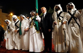 رشوه سنگین آل سعود به مشاوران ترامپ
