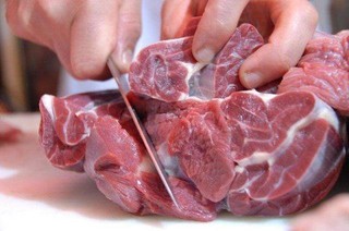مردم با خرید گوشت در مراکز معتبر از شیوع بیماری تب کریمه کنگو جلوگیری کنند