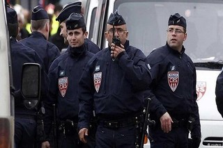 بازداشت یک مظنون مرتبط با حمله به نظامیان فرانسوی در حومه پاریس