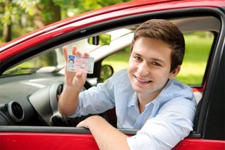 عدم تناسب گواهینامه با خودرو و استرداد دیه پرداختی به شرکت بیمه‌