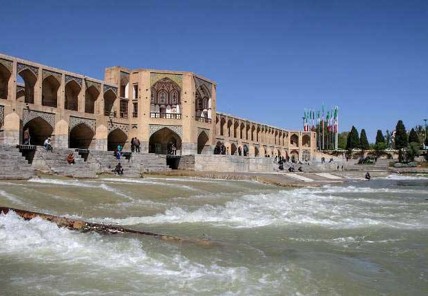 آب زاینده‌رود امروز وارد کانال‌های آبیاری شرق اصفهان می‌شود