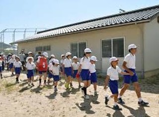 تمرین تخلیه کودکان ژاپنی از ترس کره شمالی