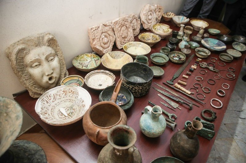 اشیاء تاریخی هزار ساله در شهرستان زاوه کشف شد 