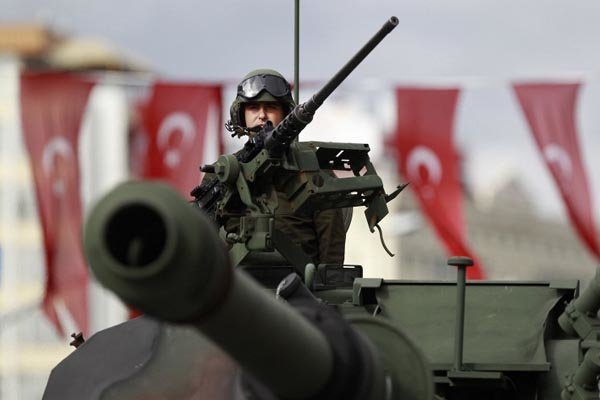 ترکیه در قطر نیروی نظامی مستقر می کند