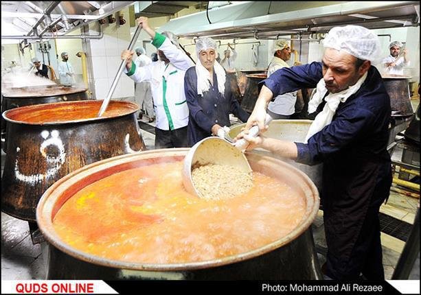 طبخ روزانه 10 هزار پرس غذا در 4 آشپزخانه آستان قدس در لرستان