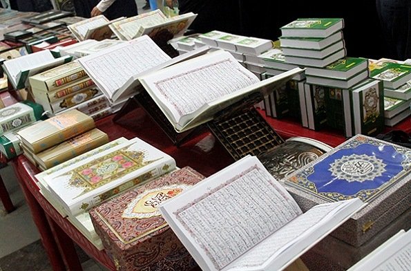 نمایشگاه  علوم قرآنی در شهرکرد افتتاح شد