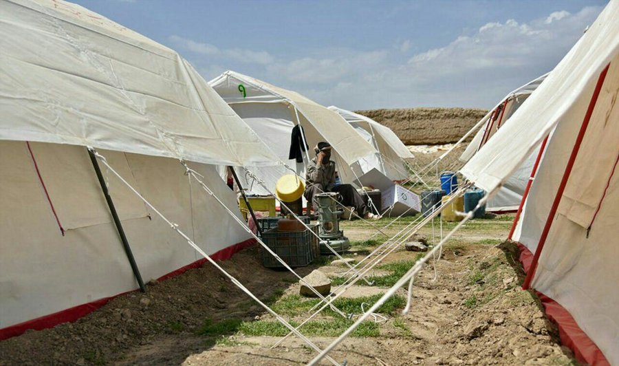سکونت طولانی زلزله زدگان در چادر، بهداشت و امنیت آنان را به خطر می اندازد