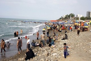 حضور فعال پلیس در سواحل گیلان و مازندران/ مردم از  طرح‌های دریا استفاده کنند