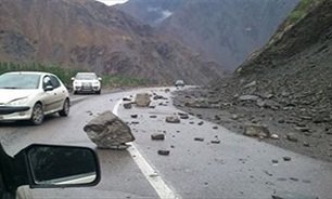 محور کاشمر به ریوش مسدود شد/ 8 روستای کاشمر در مسیل سیلاب