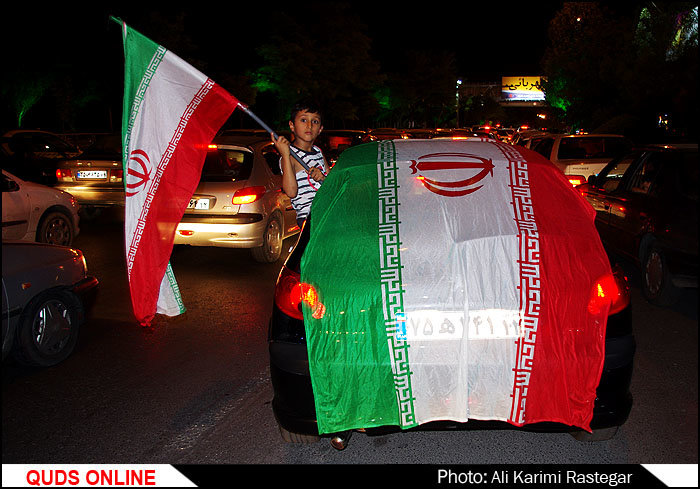 جشن و شادی مردم پس از صعود مقتدرانه تیم ملی فوتبال به جام جهانی در مشهد/گزارش تصویری