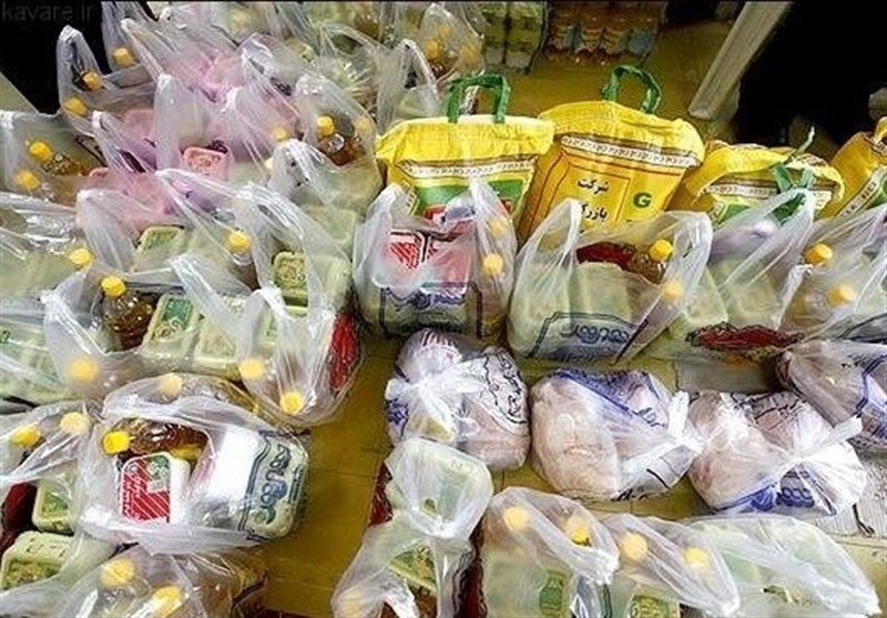 بسته هایی غذایی با کمک سپاه و آستان قدس در رشتخوار بین نیازمندان توزیع شد