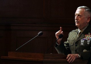 وزیر دفاع آمریکا احتمال حمله نظامی به سوریه را رد نکرد
