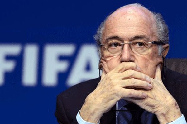 بلاتر:  میزبانی جام جهانی قطر اشتباه بزرگی بود