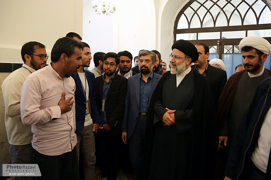 حضور تولیت آستان قدس رضوی در جمع طلاب غیرایرانی معتکف در مسجد گوهر شاد 