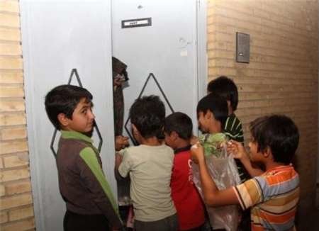  کودکان یزدی با آئین «دوست علی خوانی» به درب منازل می کوبند  