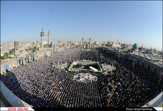 نماز عید فطر با حضور صدها هزار زائر و مجاور بارگاه رضوی اقامه شد /گزارش تصویری 2