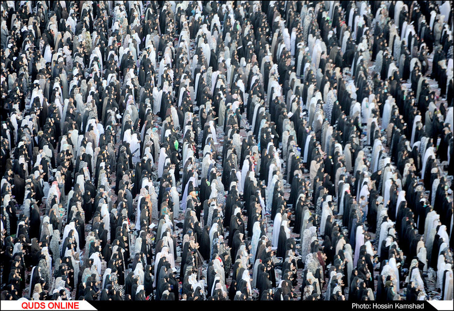 نماز عید فطر با حضور صدها هزار زائر و مجاور بارگاه رضوی اقامه شد
