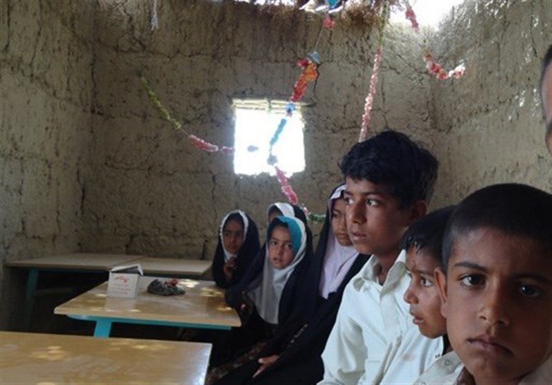 جشن خداحافظی با مدارس خشتی در سیستان و بلوچستان شوخی یا جدی؟