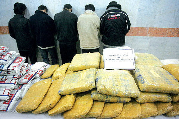 باند بین‌المللی قاچاق با بیش از ۲ تن مواد مخدر و مهمات در جنوب کرمان متلاشی شد