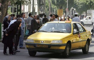 روشن نکردن کولر تاکسی ها از سوی رانندگان تخلف است