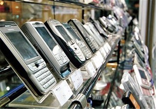 افزایش ۳۰ تا ۴۰ درصدی قیمت تلفن همراه به‌دلیل نبود ارز/ ریجستری هم ۱۵درصد موبایل راگران کرد