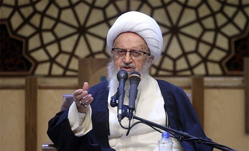 انتقاد آیت‌الله مکارم شیرازی ‌از سبک زندگی غربی در جامعه مذهبی ایران
