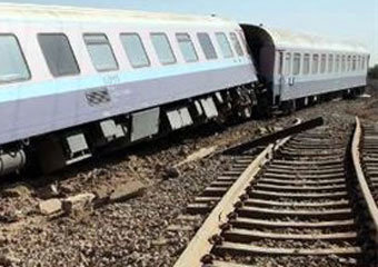 ۱۰ کشته و ۱۵۰ مجروح در حادثه قطار در هند
