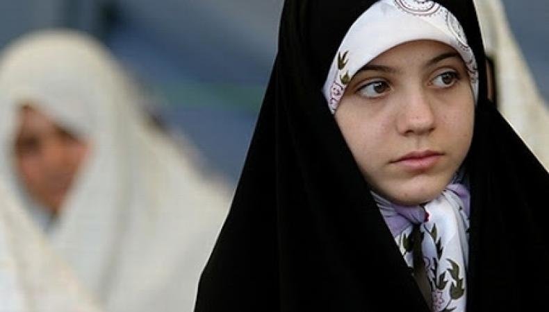 متولیان اصلی حجاب و عفاف در جامعه خانواده ها هستند