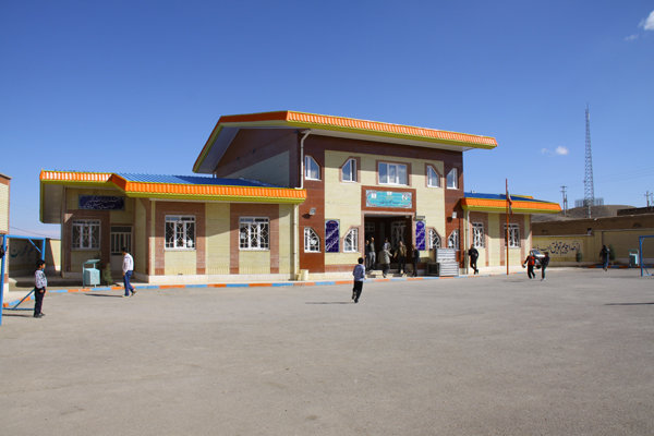 مدرسه ۱۸ کلاسه بنیاد برکت در حاشیه زاهدان به بهره برداری رسید