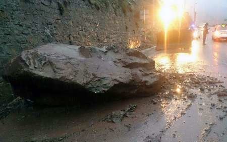 سقوط سنگ در جاده کندوان/مسیر باز است