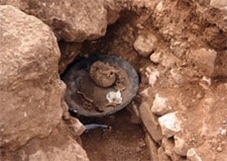 کشف یک محوطه تاریخی در تربت حیدریه پس از بارندگی‌های اخیر