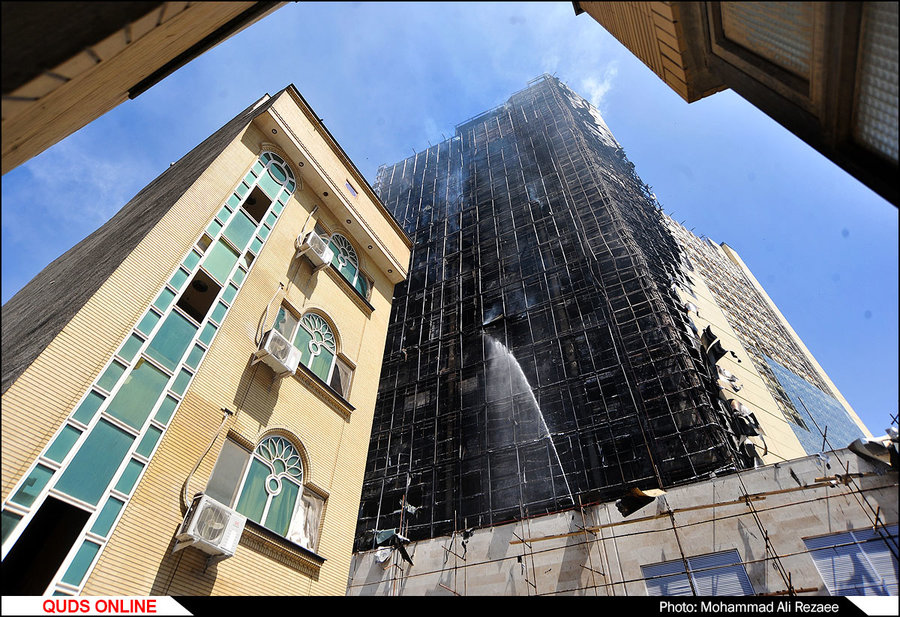 ۱۱ آتش نشان در حریق برج ۲۲ طبقه مشهد مصدوم شدند