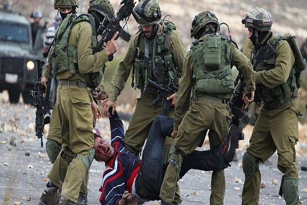زخمی شدن ۴ نظامی صهیونیست در عملیات یک جوان فلسطینی
